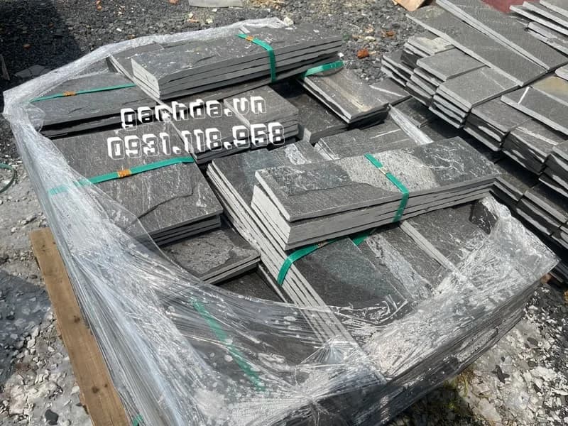 Đá chẻ xanh đen 15x60x1.8cm lồi ốp tường trang trí