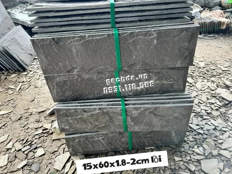 Đá chẻ xanh đen 15x60x1.8cm lồi ốp tường trang trí