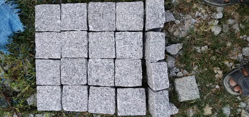 Đá Cubic lát sân 10x10x5cm trắng muối tiêu