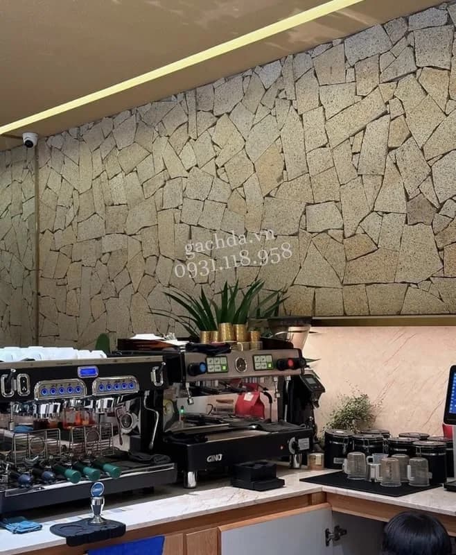 Đá rối vàng nhạt băm ốp tường trang trí