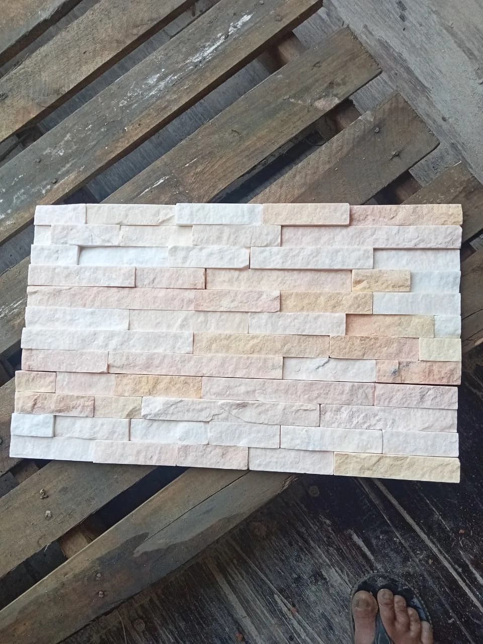 Đá ghép vàng 10x50 cm ốp trang trí