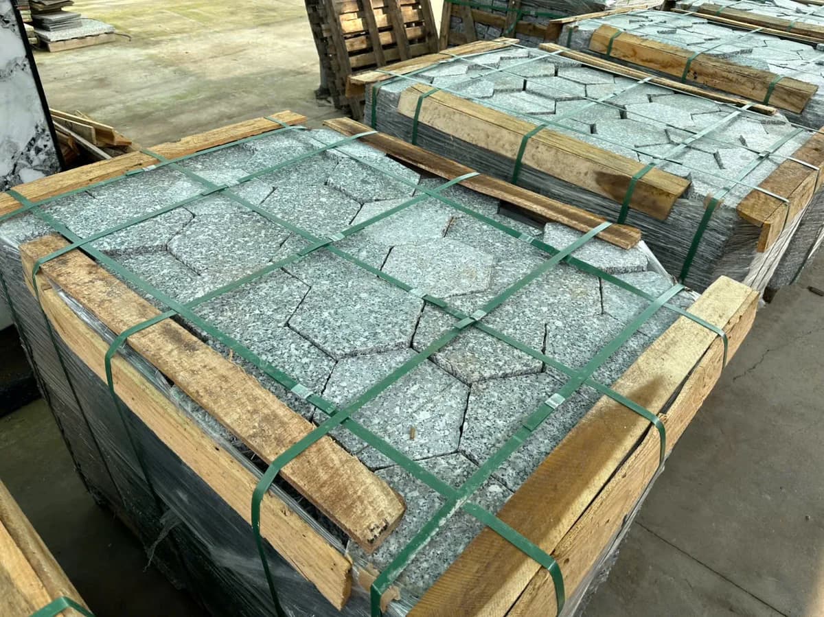 Đá trắng Suối Lau bóng thô lục giác D20