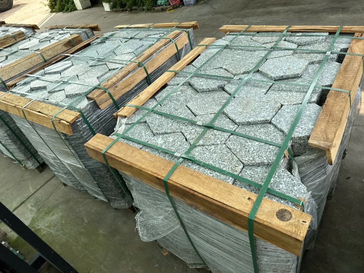 Đá trắng Suối Lau bóng thô lục giác D20