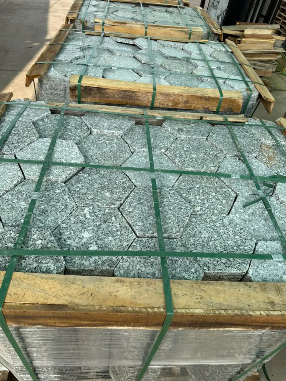 Đá trắng Suối Lau bóng thô lục giác D20