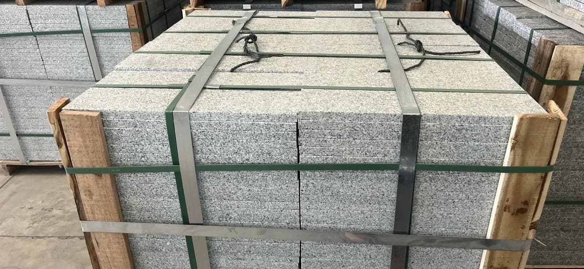 Đá lát sân trắng Bình Định 30x60x2cm khò nhám