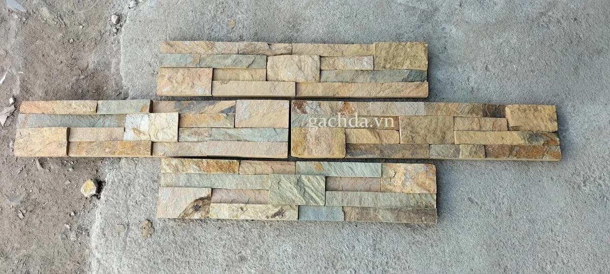 Đá chẻ ghép vàng 10x50 cm ốp trang trí