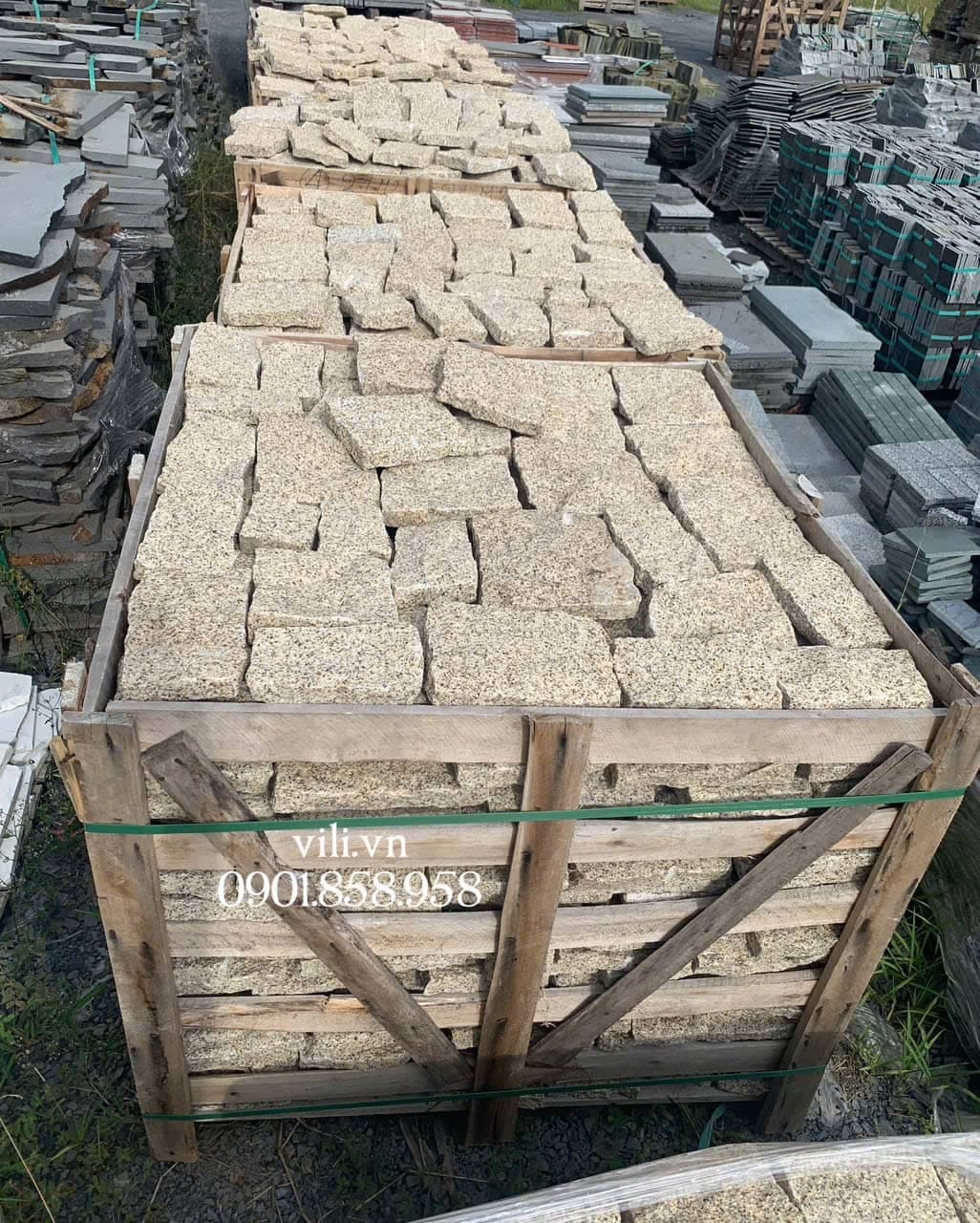 Đá rối Granite vàng Bình Định