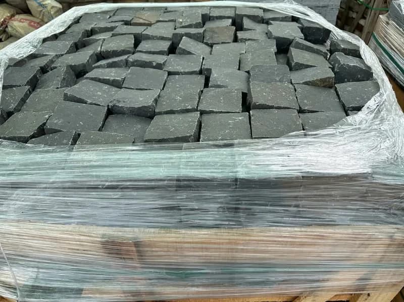 Đá Cubic lát sân 10x10x5cm đen bazan