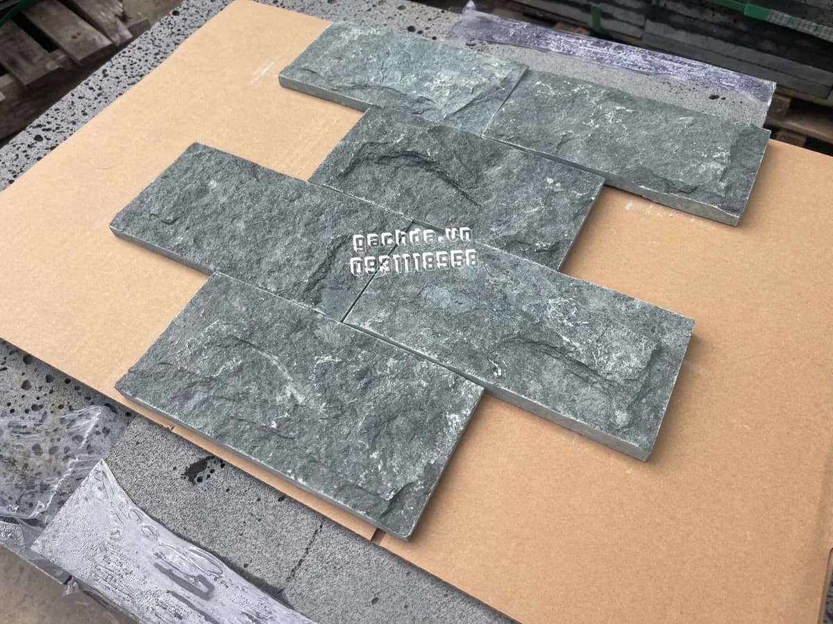 Đá bóc xanh rêu 10x20 ốp tường trang trí