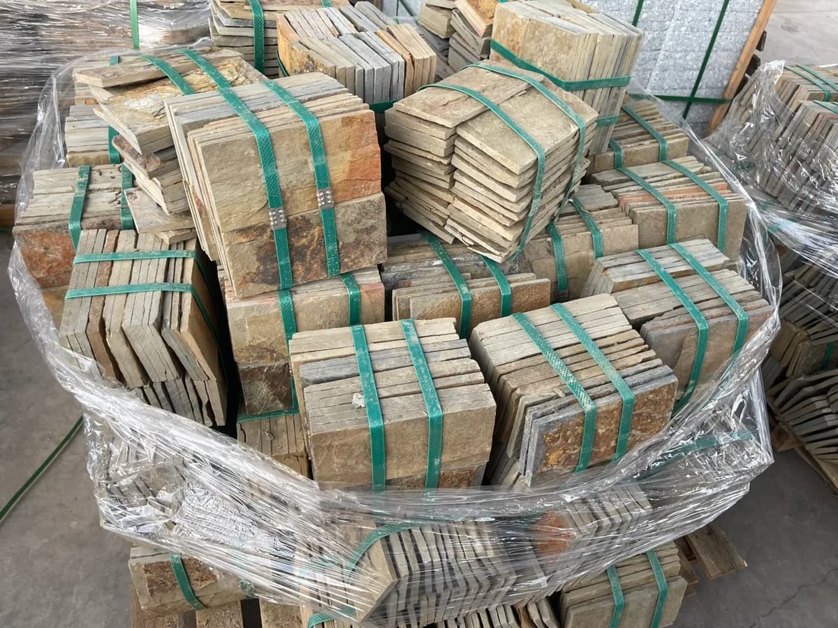 Đá chẻ vàng tự nhiên 10x20 ốp trang trí