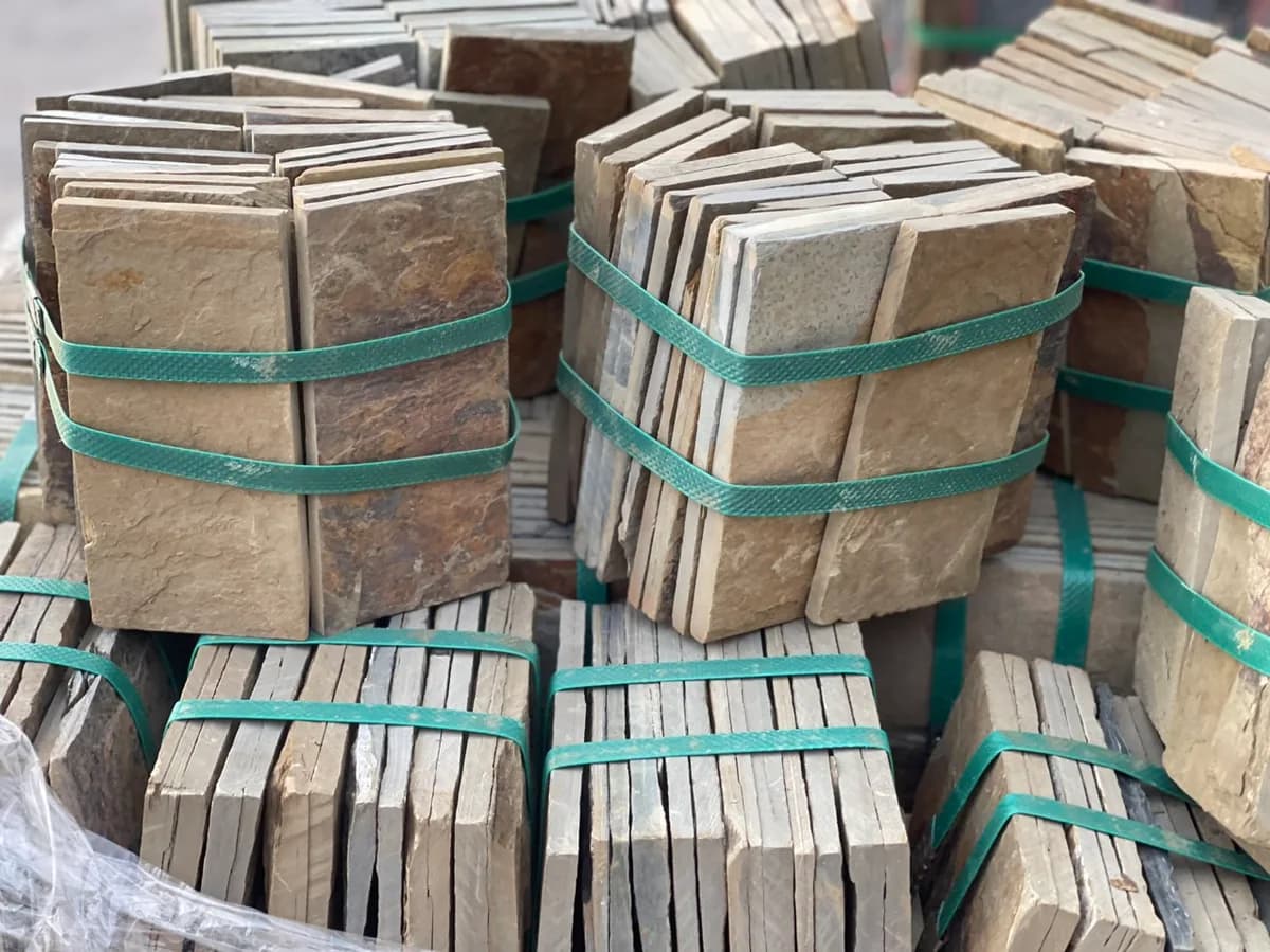 Đá chẻ vàng tự nhiên 10x20 ốp trang trí