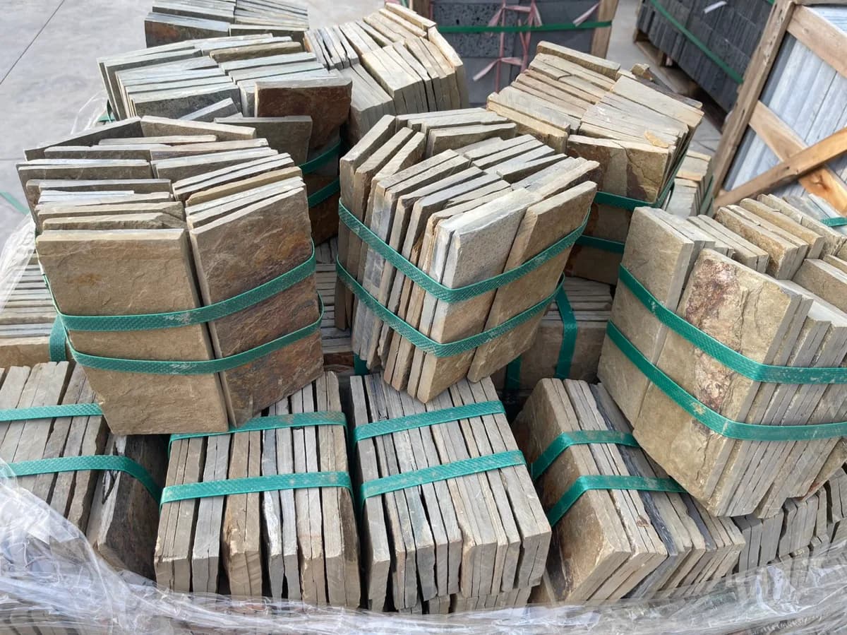 Đá chẻ vàng tự nhiên 10x20 ốp trang trí