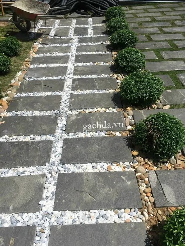 Đá chẻ lát sân vườn 30x60x1.8 cm nhám