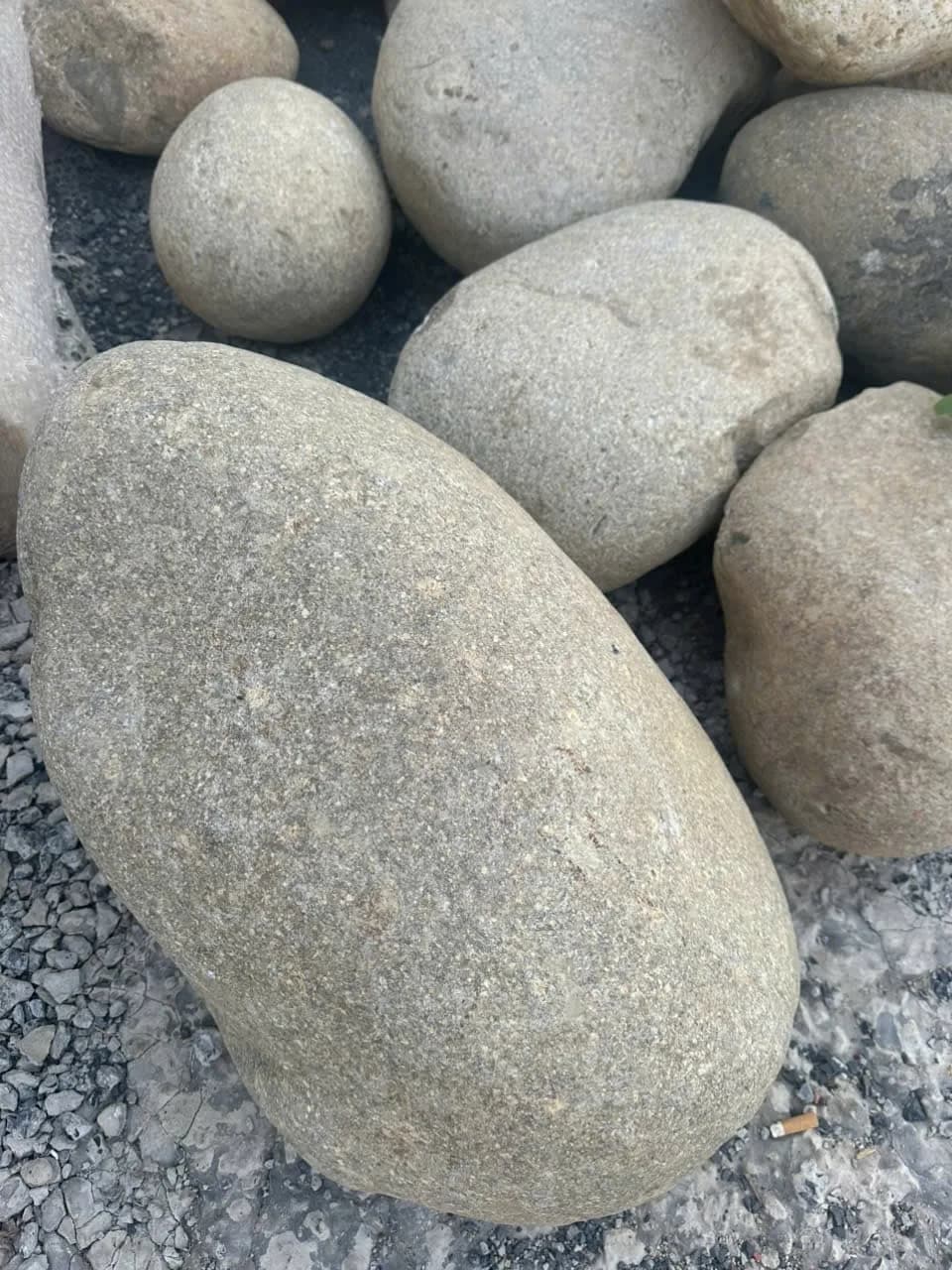 Đá cuội 40-60cm trang trí sân vườn