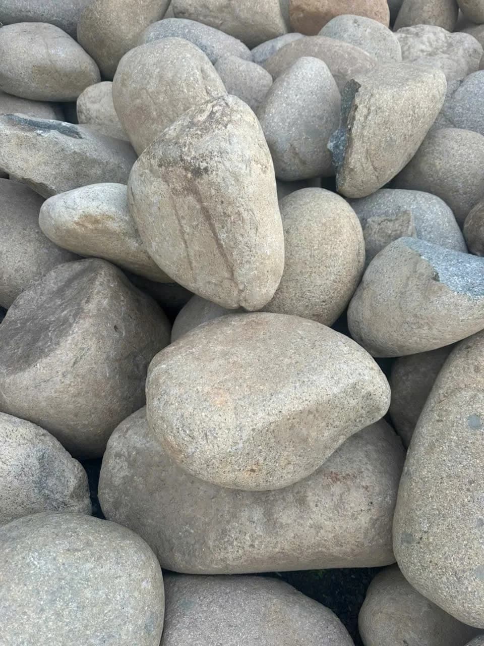 Đá cuội 40-60cm trang trí sân vườn