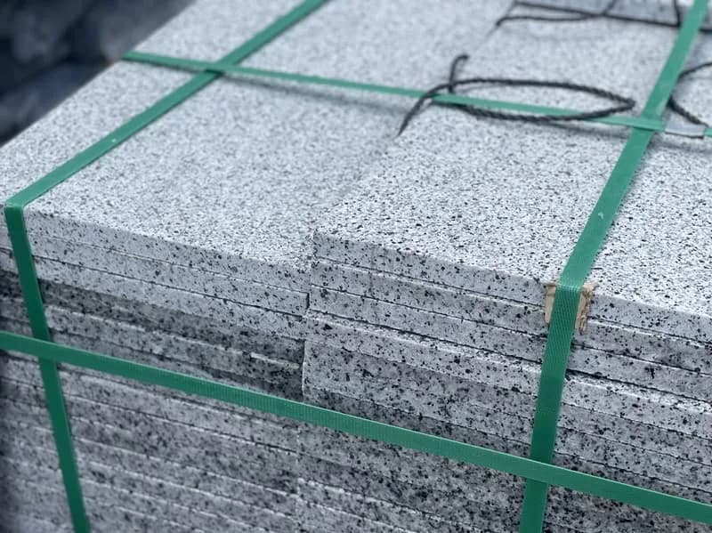 Đá lát sân kem hoàng gia 30x60x2cm khò nhám