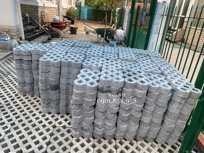 Gạch trồng cỏ 8 lỗ nhám