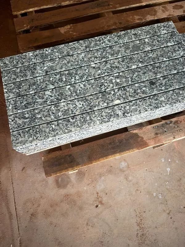 Đá lát sân Trắng suối lau khò 30x60x2cm kẻ sọc