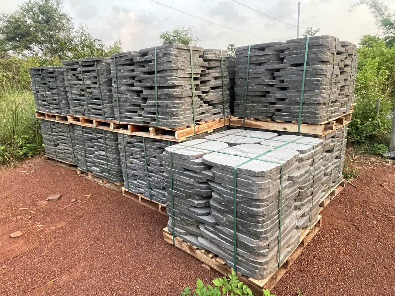 Đá rối tổ ong xám lát sân vườn 3cm