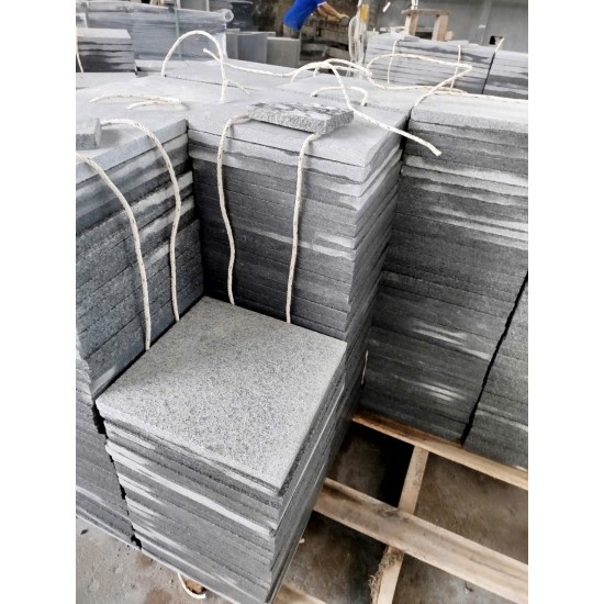 Đá lát sân Đen lông chuột 30x60x2cm khò nhám