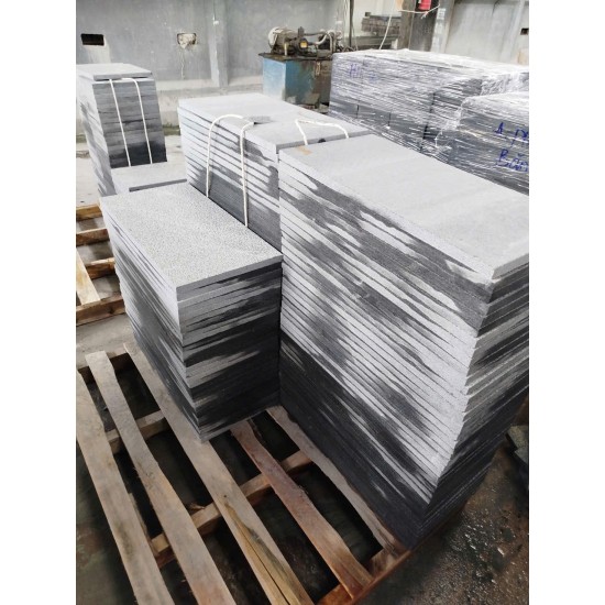 Đá lát sân Đen lông chuột 30x60x2cm khò nhám