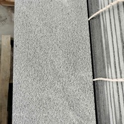 Đá lát sân Đen lông chuột 30x60x2cm khò nhám