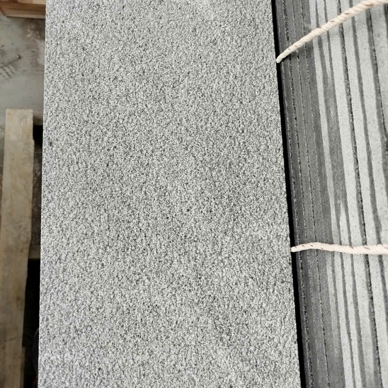 Đá lát sân Đen lông chuột 30x60x2cm khò nhám