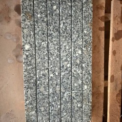 Đá lát sân Trắng suối lau khò 30x60x2cm kẻ sọc