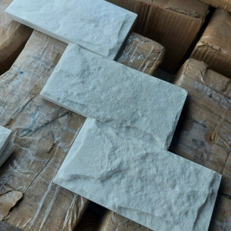 Đá bóc trắng sữa 10x20 ốp trang trí